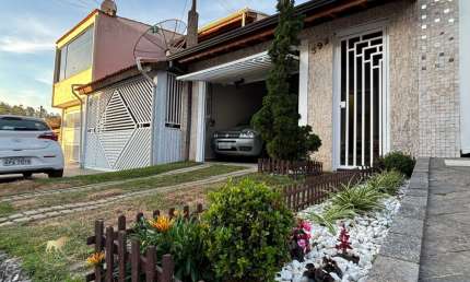 Sobrado com 2 dormitórios e 2 vagas de garagem em caieiras