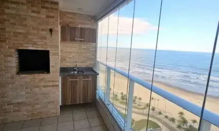 Seu refúgio à beira-mar! Apto ideal para famílias com lazer completo e praia!