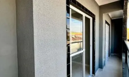 Casa aconchegante com 3 dormitórios, suíte e sacada em bairro tranquilo!
