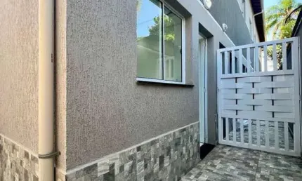 Casa Sobradada de Fundos com Quintal Privativo e Churrasqueira 2 Dormiórios