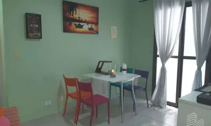 Apto de Frente em Andar Alto na Canto do Forte Mobiliado Face Nascente