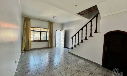 Casa Geminada tipo Sobrado Individual 2 Dorm 2 Vagas Churrasqueira Oportunidade
