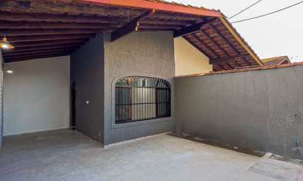 Casa Geminada 2 Dormitórios (1 Suíte) 3 Vagas (1 Coberta) Churrasqueira Carvão