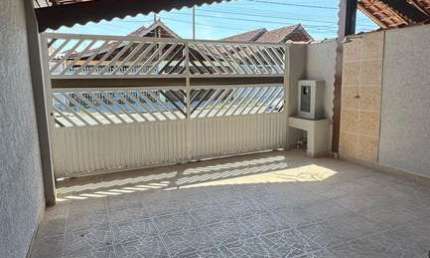 Casa Geminada 2 Dormitórios 2 Vagas Cobertas Quintal com Churrasqueira