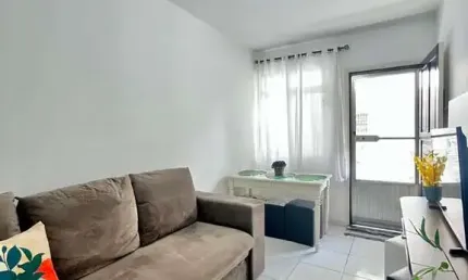 Apto 2 dormitórios prédio frente mar vista lateral mar semi mobiliado 3o andar