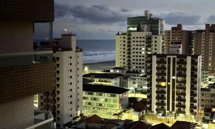 Apartamento 1 dormitório vista pro mar 1 vaga 200m da praia área de lazer