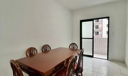 Apartamento de frente 1 dormitório 1 vaga com sacada e armários 300m da praia