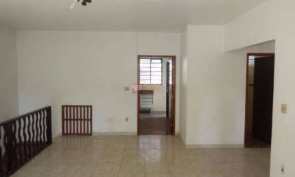 Casa Térrea com Salão Comercial no Bairro Pauliceia em São Bernardo do Campo.