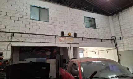 Galpão no Bairro Vila Sacadura Cabral em Santo André