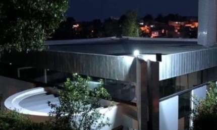 Casa modernista térrea com pé direito alto a venda no Encontro das Águas