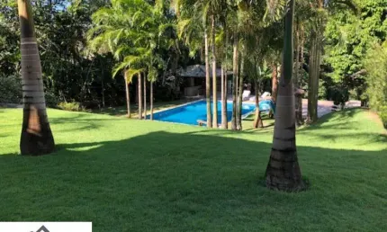 Casa a venda Encontro das Águas beira de lagoa 4 suites reformada