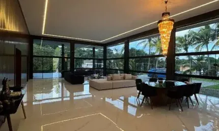 Mansão reformada pé direito alto 9 quartos 6 suites