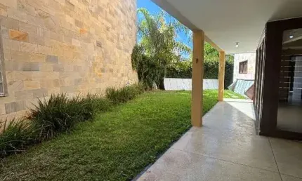 Locação anual ou venda- casa 4q em condominio - miragem