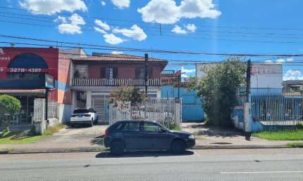 Prédio comercial com 816m2 contendo loja, salas e apartamento no Boqueirão