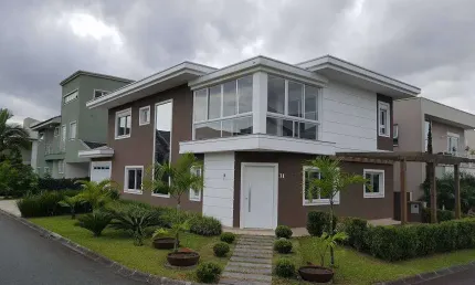 Casa de condomínio para venda tem 246 metros quadrados com 3 quartos em Xaxim - Curitiba - PR