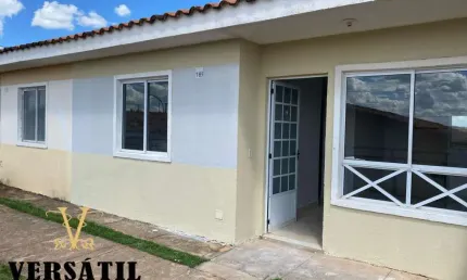 Casa para Venda em Cidade Ocidental, Centro, 2 dormitórios, 1 banheiro, 1 vaga