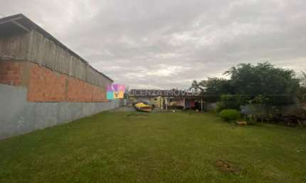 Terreno amplo, bairro Fátima, Joinville, Santa Catarina.