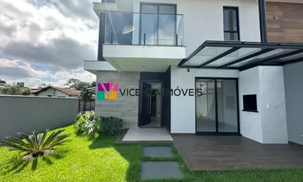 Sobrado geminado de esquina, com 3 quartos sendo 2 suítes, bairro Saguaçu, Joinville/SC