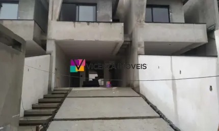Sobrado geminado com 3 suítes á venda no bairro glória - joinville - sc.