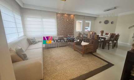 Casa à venda em Condomínio Fechado no bairro Glória, Joinville/SC.