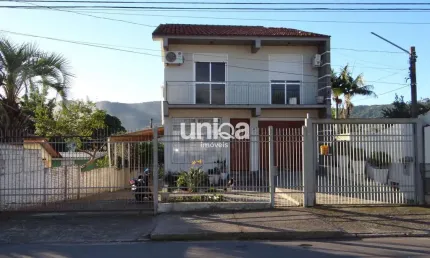 Casa com 3 quartos à venda na Rua Fernandes Vieira, 142, Carolina, Santa Maria