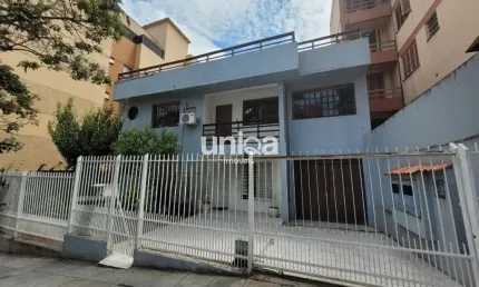 Sobrado de 03 andaraes com 06 dormitórios vaga de garagem para até 04 carros e e
