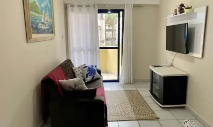 Apartamento à 80 metros da praia, 2 dormitórios sendo 1 suíte
