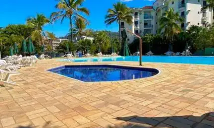 Apartamento mobiliado 1 quarto, sacada com churrasqueira no condomínio wembley tênis ubatuba