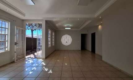 Casa com 4 quartos à venda na Rua Professor Doutor Walfredo Padovan, 103, City Ribeirão, Ribeirão Preto por R$ 1.200.000