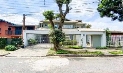 Sobrado para venda tem 461 metros quadrados com 3 quartos em Jardim Social - Curitiba - PR
