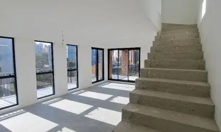 Duplex NOVO, 3 dormitórios (1 suíte), 2 vagas, 153 m2 privativos no melhor do Bigorrilho.