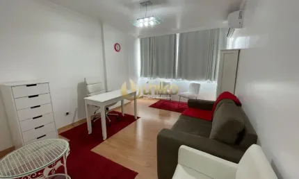 Sala comercial mobiliada para locação na Galeria Ritz – Centro de Curitiba