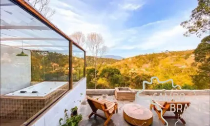 MARAVILHOSO CHALÉ 1076M² EM SANTO ANTÔNIO DO PINHAL !