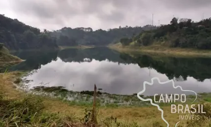 Ótima chácara 15.000 m², escriturada, beira de represa em jambeiro!
