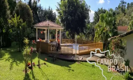 Linda chácara formada! com nascente, casa boa e escriturada.