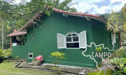 Sítio com linda cachoeira e próximo ao centro! Oportunidade!