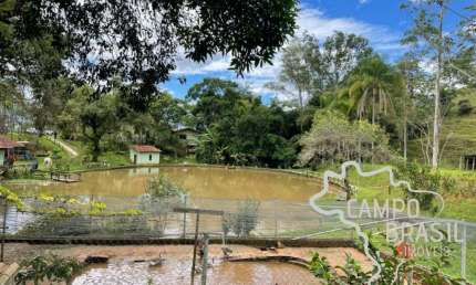 Sítio com casa, 4 lagos e piscina. Muita tranquilidade em meio à natureza!
