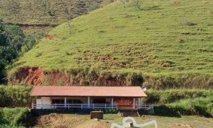 CHÁCARA COM 2.000M² RANCHO COM LAGO E COZINHA INDUSTRIAL.