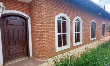 CA00324 - CASA DE 300M² COM JARDIM DE INVERNO Á VENDA, EM SÃO ROQUE - SP