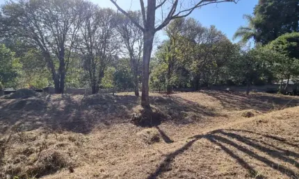 Te00202 - terreno de 2.000m² com excelente topografia e toda murada, em são roque - sp