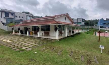 TE00205 - TERRENO DE 621,27M² EM CONDOMÍNIO COM PISCINA E LAGO, EM SÃO ROQUE - SP