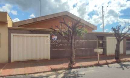 Casa com 3 quartos à venda na Rua José Simões Júnior, 544, São João, Sertãozinho por R$ 470.000
