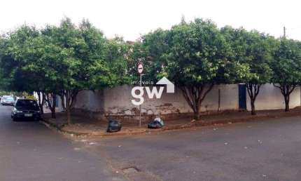 Lote de esquina a venda no centro de Sertaozinho/SP