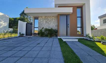Casa terra a venda no Cond. Vila Florença, Abrantes, Camaçari