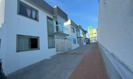 Casa a venda 3 suítes em Buraquinho, Lauro de Freitas, condomínio