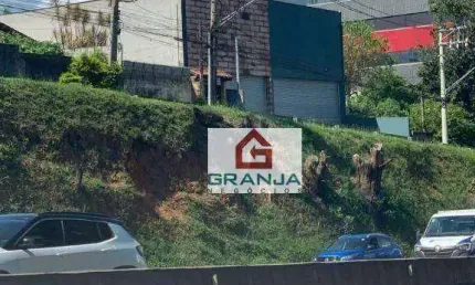 Novo galpão disponível para locação, estrategicamente posicionado.