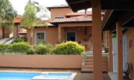 Descubra a poesia de viver em cada m² desta casa encantadora na Granja Viana - Cotia - SP! ??? À venda e para locação, são 320 m² de pura inspiração,