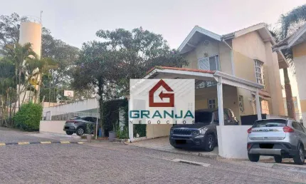 Residência em condomínio fechado dotado de segurança moderna e abrangente.