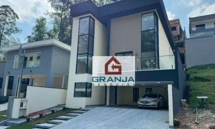 Casa Moderna e Clean com 03 suítes e Piscina na Aldeia da Serra - Barueri