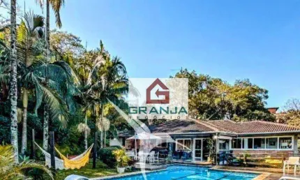 Casa Térrea em Estilo Chácara, Completamente Privativa e Imersa em Natureza!